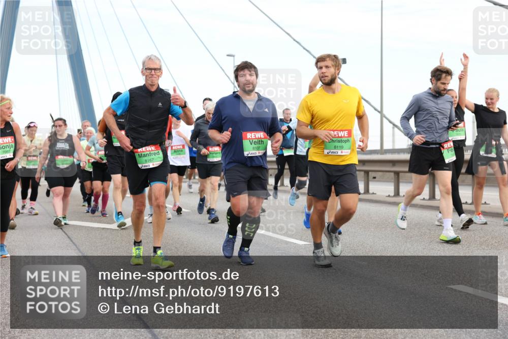 03.10.2025 - Köhlbrandbrückenlauf Lena Gebhardt http://msf.ph/oto/9197613 03.10.2025 15:31:50 Position 1 7662, 8167, 8107, 8119, 7670 meine-sportfotos.de