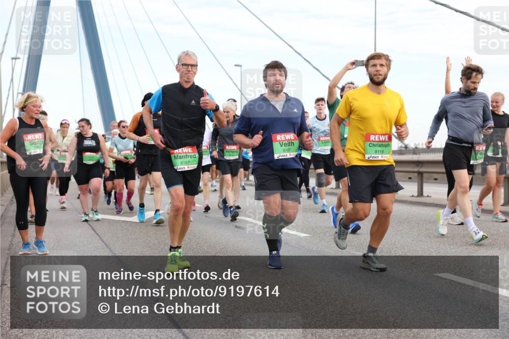 03.10.2025 - Köhlbrandbrückenlauf Lena Gebhardt http://msf.ph/oto/9197614 03.10.2025 15:31:51 Position 1 7662, 8167, 7832, 8107, 8119 meine-sportfotos.de