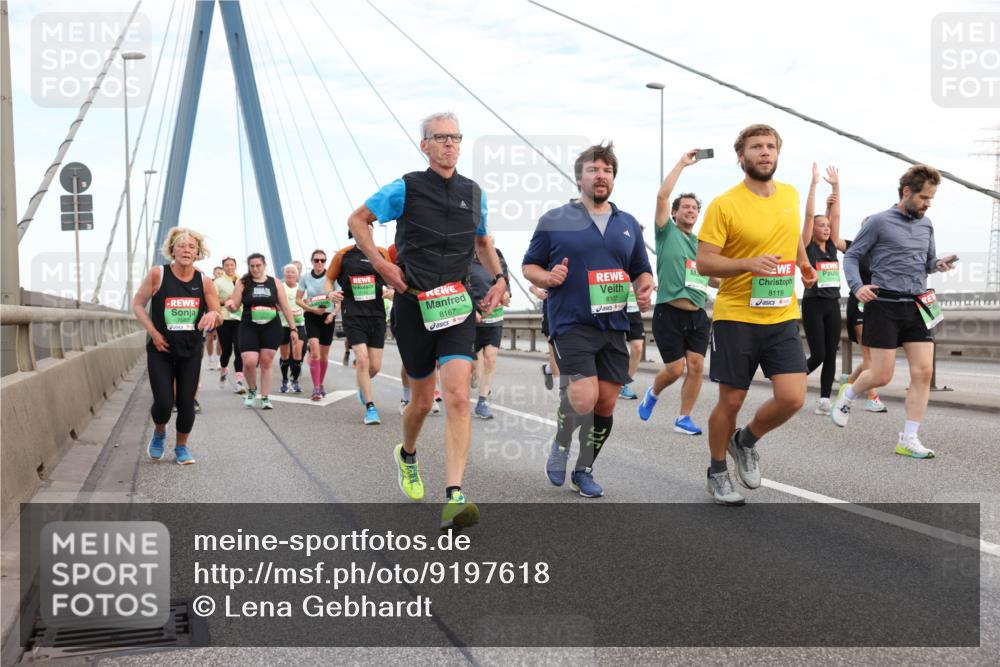 03.10.2025 - Köhlbrandbrückenlauf Lena Gebhardt http://msf.ph/oto/9197618 03.10.2025 15:31:51 Position 1 8167, 1, 8107, 8119 meine-sportfotos.de