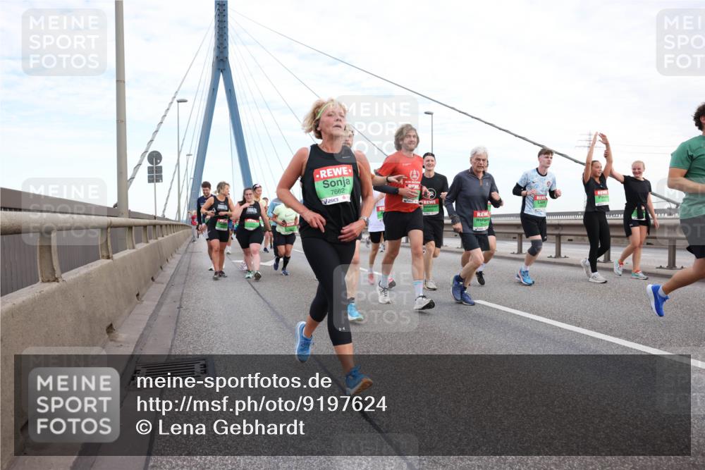 03.10.2025 - Köhlbrandbrückenlauf Lena Gebhardt http://msf.ph/oto/9197624 03.10.2025 15:31:53 Position 1 7662 meine-sportfotos.de