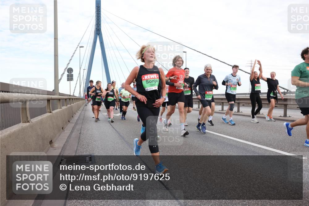 03.10.2025 - Köhlbrandbrückenlauf Lena Gebhardt http://msf.ph/oto/9197625 03.10.2025 15:31:53 Position 1 7662 meine-sportfotos.de