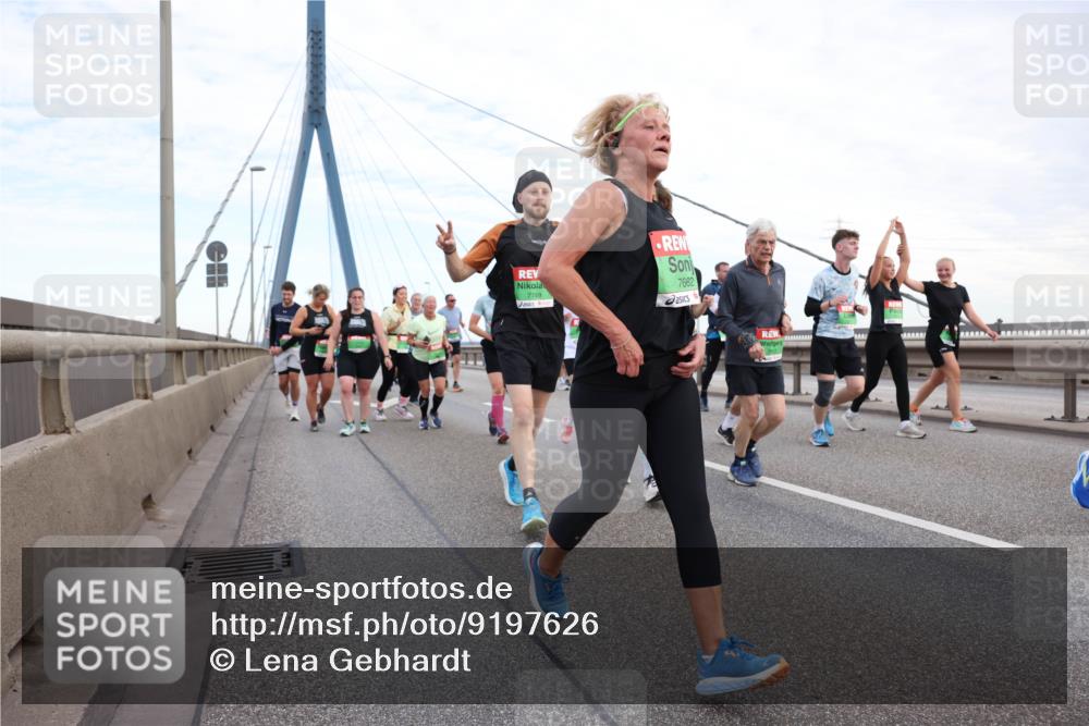 03.10.2025 - Köhlbrandbrückenlauf Lena Gebhardt http://msf.ph/oto/9197626 03.10.2025 15:31:53 Position 1 7749, 7662, 72 meine-sportfotos.de