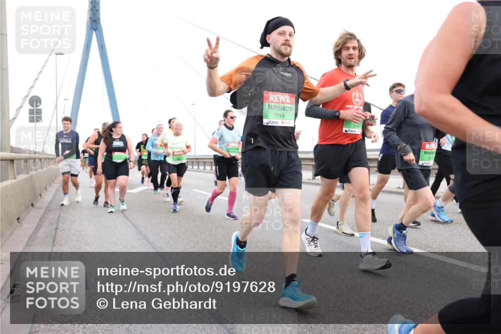 03.10.2025 - Köhlbrandbrückenlauf Lena Gebhardt http://msf.ph/oto/9197628 03.10.2025 15:31:54 Position 1 7749, 9396, 783 meine-sportfotos.de