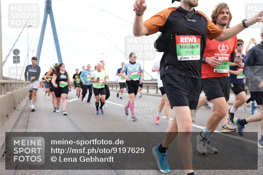 03.10.2025 - Köhlbrandbrückenlauf Lena Gebhardt http://msf.ph/oto/9197629 03.10.2025 15:31:54 Position 1 7749, 9396 meine-sportfotos.de