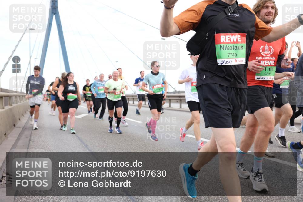 03.10.2025 - Köhlbrandbrückenlauf Lena Gebhardt http://msf.ph/oto/9197630 03.10.2025 15:31:54 Position 1 7749, 9396 meine-sportfotos.de