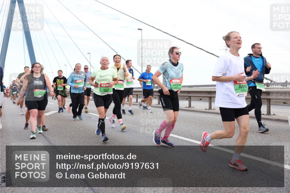 03.10.2025 - Köhlbrandbrückenlauf Lena Gebhardt http://msf.ph/oto/9197631 03.10.2025 15:31:54 Position 1 9691, 9682, 7875, 8408 meine-sportfotos.de