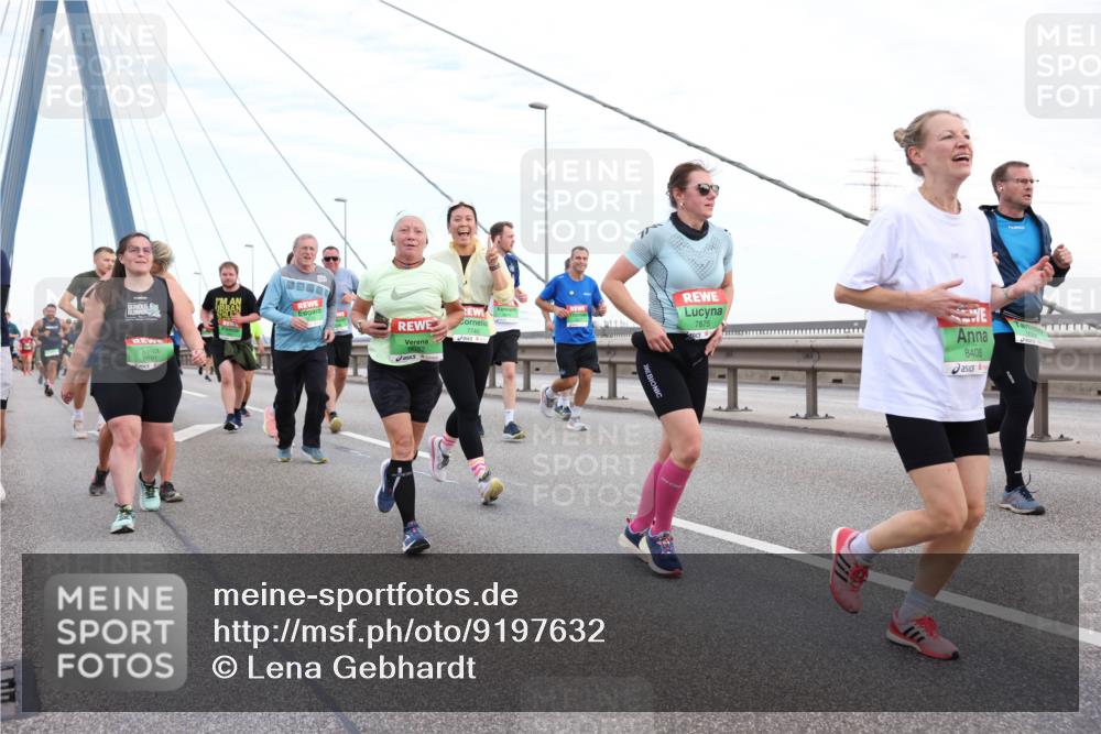03.10.2025 - Köhlbrandbrückenlauf Lena Gebhardt http://msf.ph/oto/9197632 03.10.2025 15:31:54 Position 1 9691, 9682, 7740, 7875, 8408 meine-sportfotos.de
