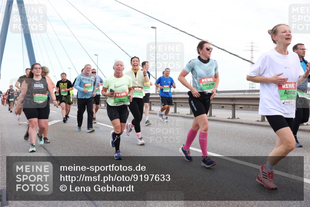 03.10.2025 - Köhlbrandbrückenlauf Lena Gebhardt http://msf.ph/oto/9197633 03.10.2025 15:31:55 Position 1 9691, 7740, 7875, 8408 meine-sportfotos.de
