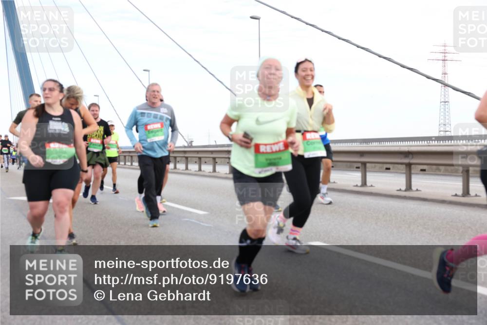 03.10.2025 - Köhlbrandbrückenlauf Lena Gebhardt http://msf.ph/oto/9197636 03.10.2025 15:31:55 Position 1  meine-sportfotos.de