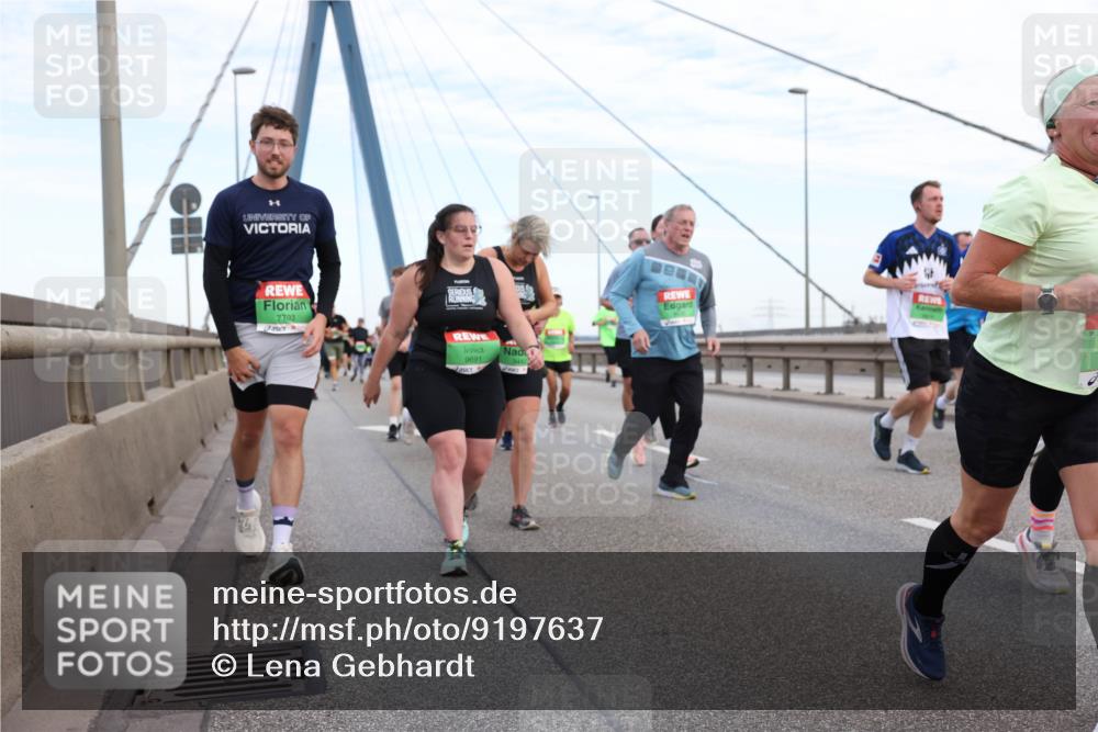 03.10.2025 - Köhlbrandbrückenlauf Lena Gebhardt http://msf.ph/oto/9197637 03.10.2025 15:31:55 Position 1 7703, 9691 meine-sportfotos.de