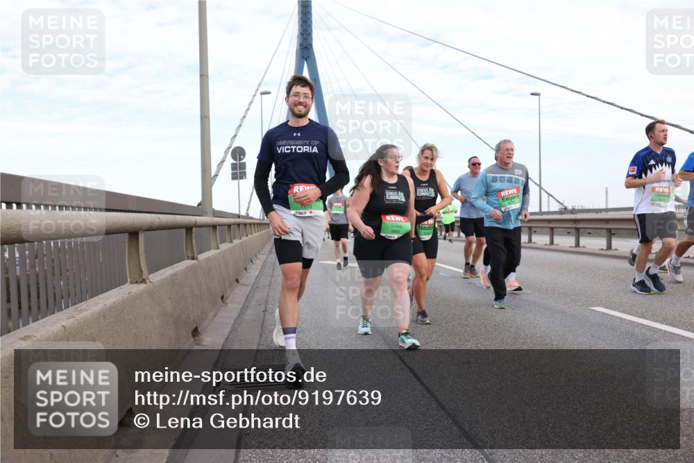 03.10.2025 - Köhlbrandbrückenlauf Lena Gebhardt http://msf.ph/oto/9197639 03.10.2025 15:31:56 Position 1 1, 7703, 9691, 9442, 8478 meine-sportfotos.de