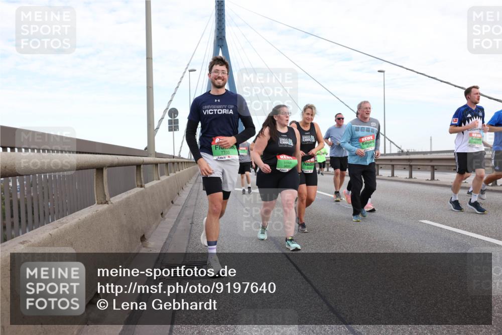 03.10.2025 - Köhlbrandbrückenlauf Lena Gebhardt http://msf.ph/oto/9197640 03.10.2025 15:31:56 Position 1 7703, 9691, 9442 meine-sportfotos.de