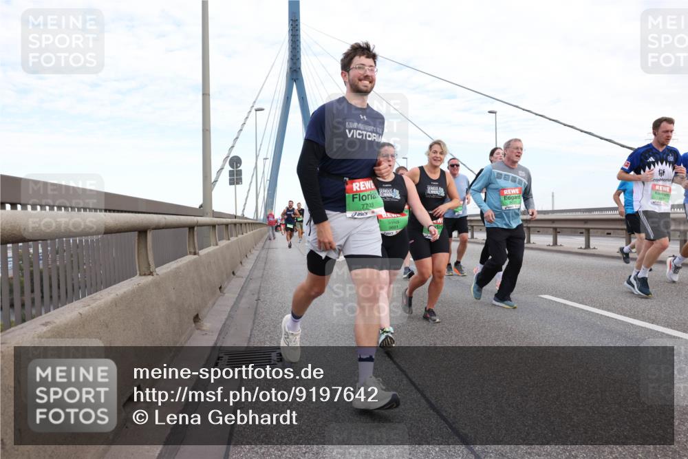 03.10.2025 - Köhlbrandbrückenlauf Lena Gebhardt http://msf.ph/oto/9197642 03.10.2025 15:31:56 Position 1 7703, 9691 meine-sportfotos.de