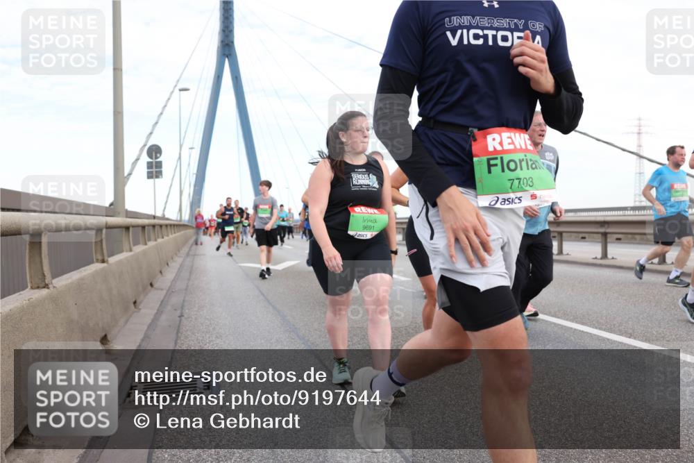 03.10.2025 - Köhlbrandbrückenlauf Lena Gebhardt http://msf.ph/oto/9197644 03.10.2025 15:31:57 Position 1 7703, 9691 meine-sportfotos.de