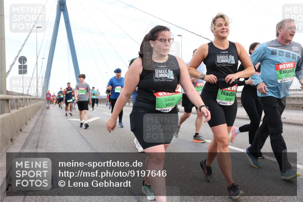 03.10.2025 - Köhlbrandbrückenlauf Lena Gebhardt http://msf.ph/oto/9197646 03.10.2025 15:31:57 Position 1 9691, 9030, 9442 meine-sportfotos.de