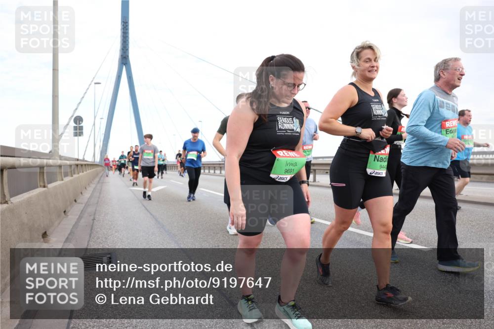 03.10.2025 - Köhlbrandbrückenlauf Lena Gebhardt http://msf.ph/oto/9197647 03.10.2025 15:31:58 Position 1 9691, 9443 meine-sportfotos.de