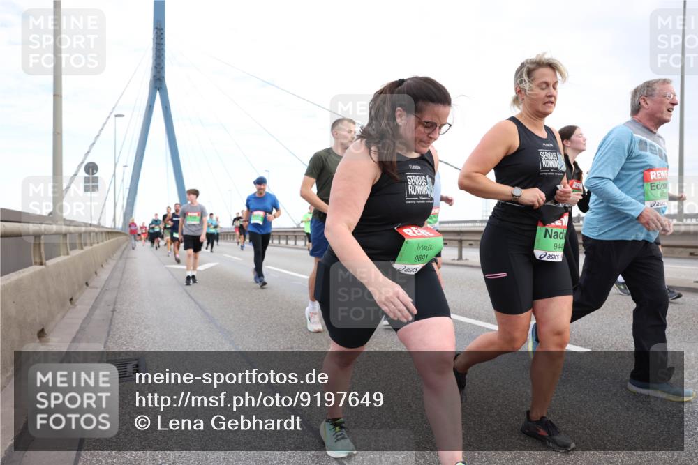 03.10.2025 - Köhlbrandbrückenlauf Lena Gebhardt http://msf.ph/oto/9197649 03.10.2025 15:31:58 Position 1 9000, 9691, 944 meine-sportfotos.de