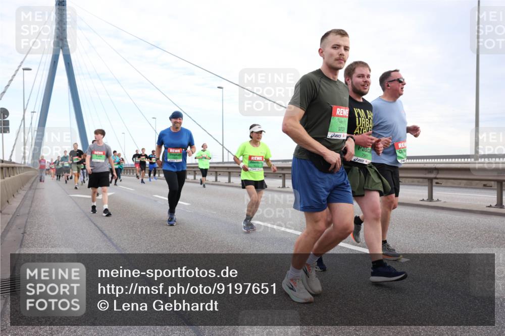 03.10.2025 - Köhlbrandbrückenlauf Lena Gebhardt http://msf.ph/oto/9197651 03.10.2025 15:31:58 Position 1 9722, 7987 meine-sportfotos.de