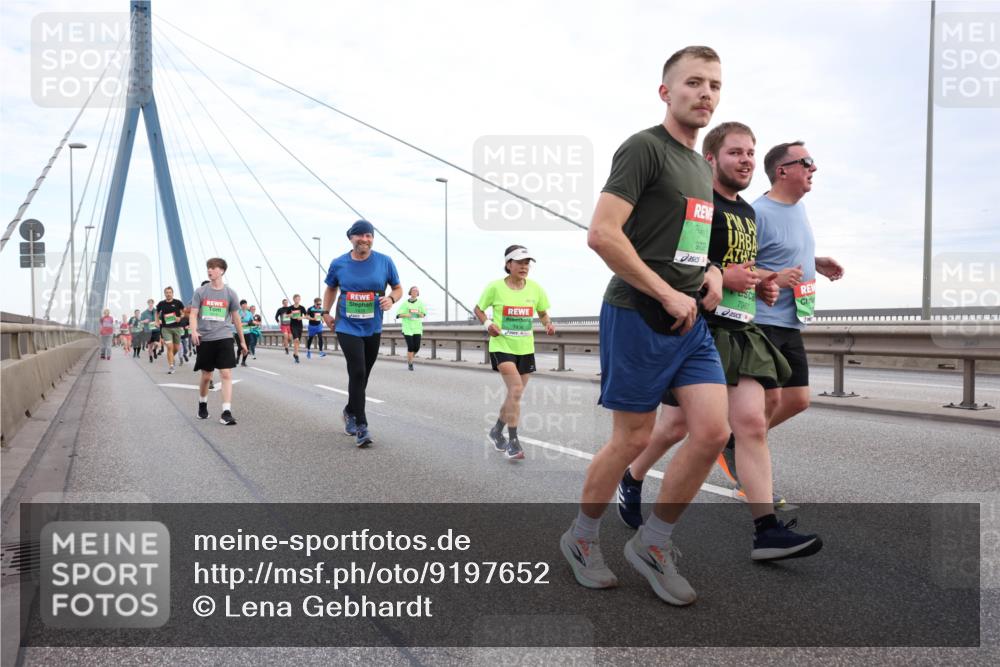 03.10.2025 - Köhlbrandbrückenlauf Lena Gebhardt http://msf.ph/oto/9197652 03.10.2025 15:31:58 Position 1 17470, 972, 7987 meine-sportfotos.de