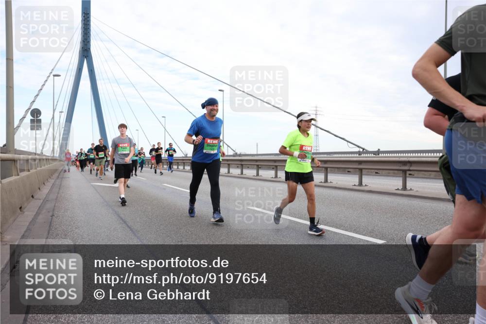 03.10.2025 - Köhlbrandbrückenlauf Lena Gebhardt http://msf.ph/oto/9197654 03.10.2025 15:31:59 Position 1 7478 meine-sportfotos.de