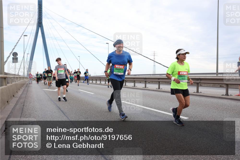 03.10.2025 - Köhlbrandbrückenlauf Lena Gebhardt http://msf.ph/oto/9197656 03.10.2025 15:31:59 Position 1 7478, 7436 meine-sportfotos.de