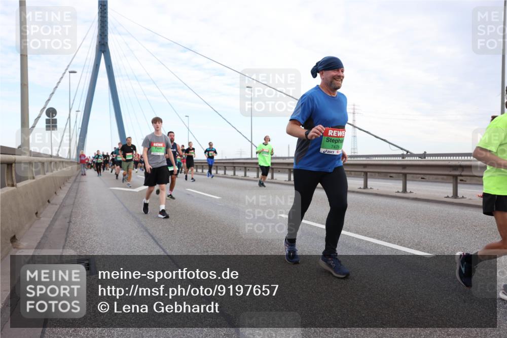 03.10.2025 - Köhlbrandbrückenlauf Lena Gebhardt http://msf.ph/oto/9197657 03.10.2025 15:32:00 Position 1 7478 meine-sportfotos.de