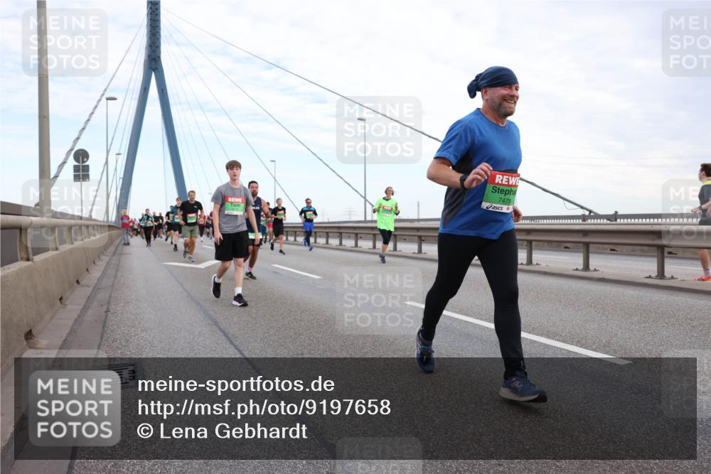 03.10.2025 - Köhlbrandbrückenlauf Lena Gebhardt http://msf.ph/oto/9197658 03.10.2025 15:32:00 Position 1 7478 meine-sportfotos.de