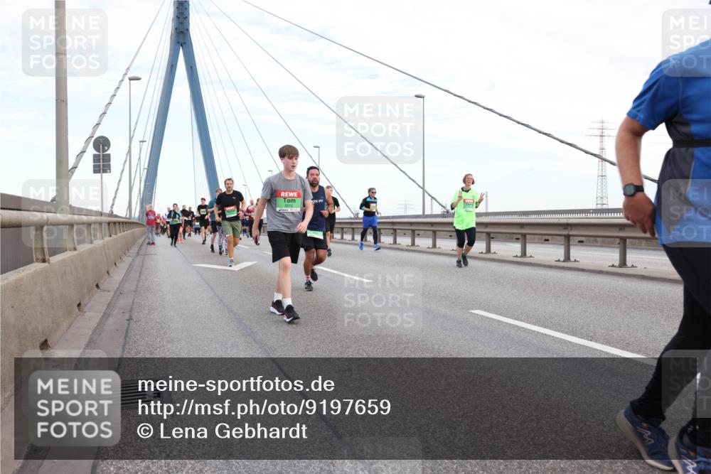 03.10.2025 - Köhlbrandbrückenlauf Lena Gebhardt http://msf.ph/oto/9197659 03.10.2025 15:32:00 Position 1 9519 meine-sportfotos.de