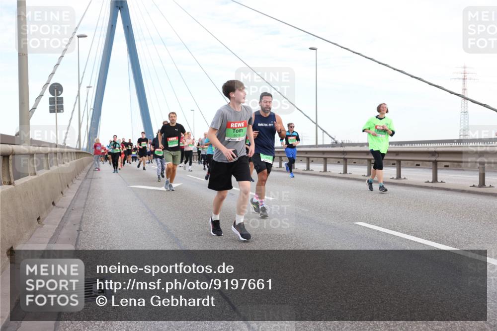 03.10.2025 - Köhlbrandbrückenlauf Lena Gebhardt http://msf.ph/oto/9197661 03.10.2025 15:32:00 Position 1 9519 meine-sportfotos.de