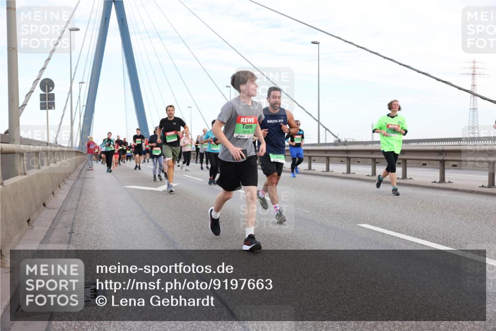 03.10.2025 - Köhlbrandbrückenlauf Lena Gebhardt http://msf.ph/oto/9197663 03.10.2025 15:32:00 Position 1 9519 meine-sportfotos.de