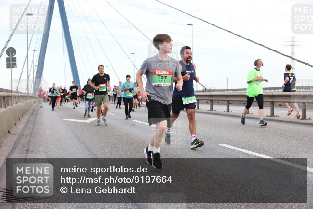 03.10.2025 - Köhlbrandbrückenlauf Lena Gebhardt http://msf.ph/oto/9197664 03.10.2025 15:32:01 Position 1 9519, 9426 meine-sportfotos.de