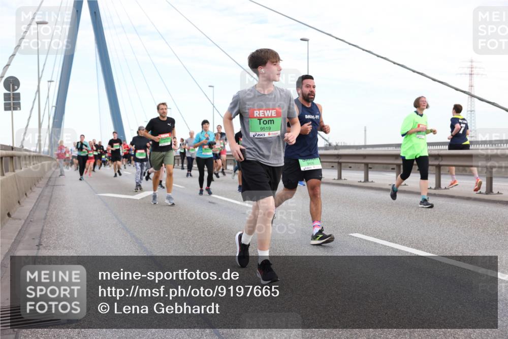 03.10.2025 - Köhlbrandbrückenlauf Lena Gebhardt http://msf.ph/oto/9197665 03.10.2025 15:32:01 Position 1 9519, 9426 meine-sportfotos.de