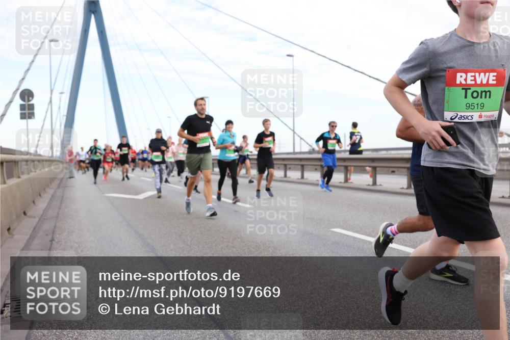 03.10.2025 - Köhlbrandbrückenlauf Lena Gebhardt http://msf.ph/oto/9197669 03.10.2025 15:32:02 Position 1 9519 meine-sportfotos.de