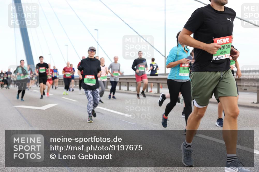 03.10.2025 - Köhlbrandbrückenlauf Lena Gebhardt http://msf.ph/oto/9197675 03.10.2025 15:32:03 Position 1 8018, 8161 meine-sportfotos.de