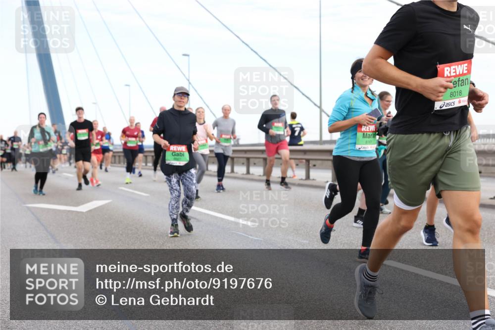 03.10.2025 - Köhlbrandbrückenlauf Lena Gebhardt http://msf.ph/oto/9197676 03.10.2025 15:32:03 Position 1 8018, 8161 meine-sportfotos.de