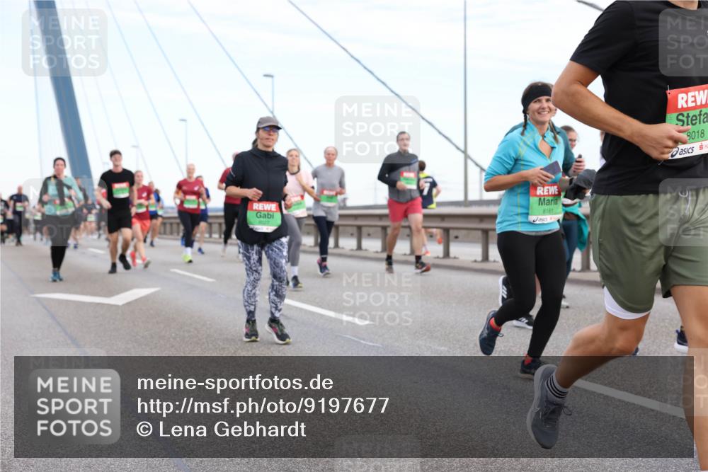 03.10.2025 - Köhlbrandbrückenlauf Lena Gebhardt http://msf.ph/oto/9197677 03.10.2025 15:32:03 Position 1 8161, 8018 meine-sportfotos.de