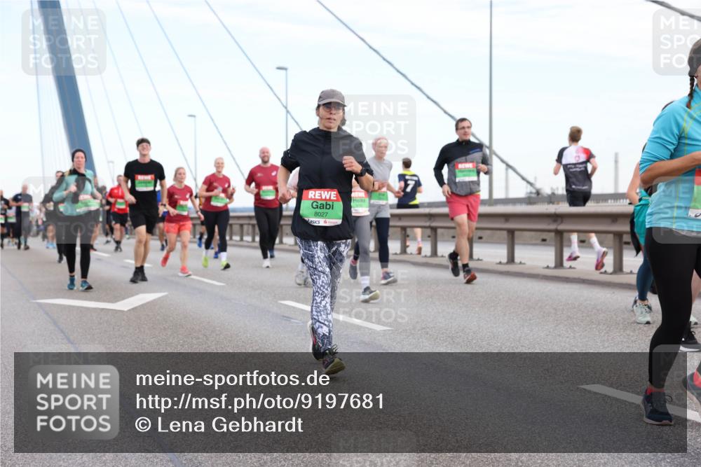 03.10.2025 - Köhlbrandbrückenlauf Lena Gebhardt http://msf.ph/oto/9197681 03.10.2025 15:32:04 Position 1 8027 meine-sportfotos.de