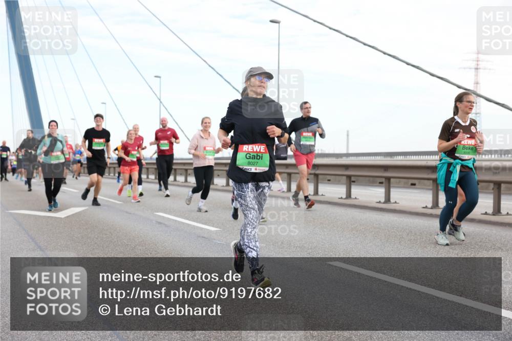 03.10.2025 - Köhlbrandbrückenlauf Lena Gebhardt http://msf.ph/oto/9197682 03.10.2025 15:32:04 Position 1 8027 meine-sportfotos.de