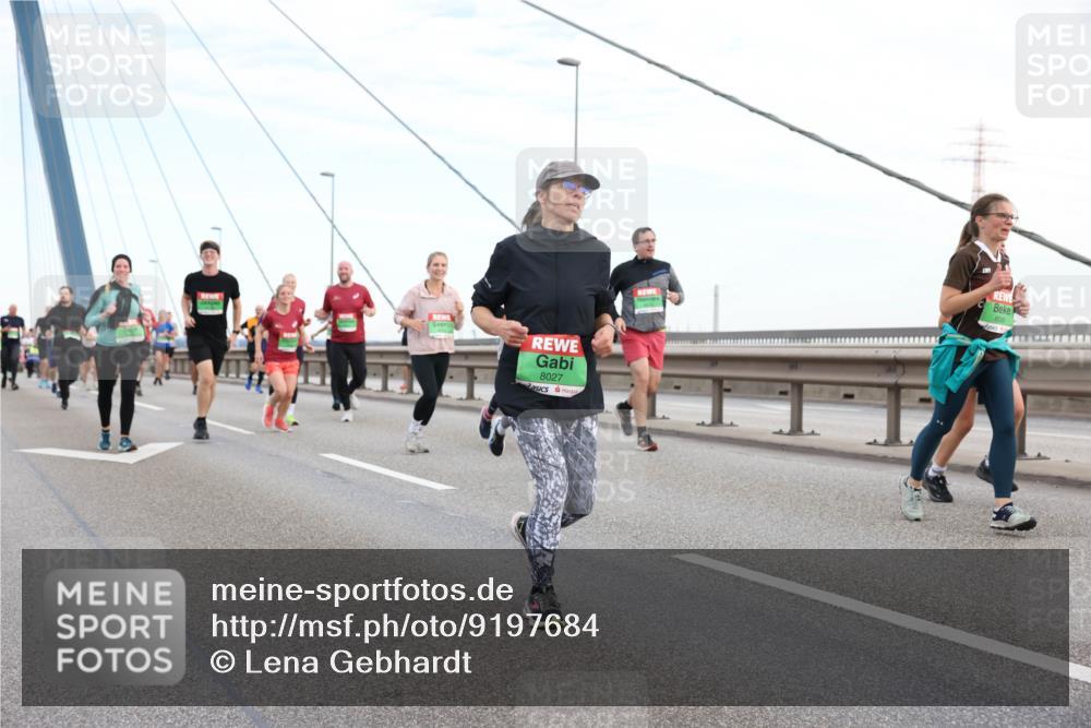 03.10.2025 - Köhlbrandbrückenlauf Lena Gebhardt http://msf.ph/oto/9197684 03.10.2025 15:32:04 Position 1 8027, 8006 meine-sportfotos.de
