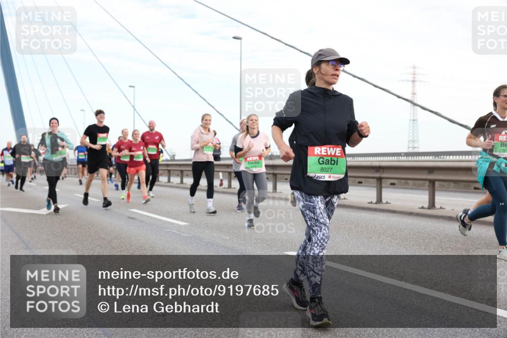 03.10.2025 - Köhlbrandbrückenlauf Lena Gebhardt http://msf.ph/oto/9197685 03.10.2025 15:32:05 Position 1 8027, 80 meine-sportfotos.de