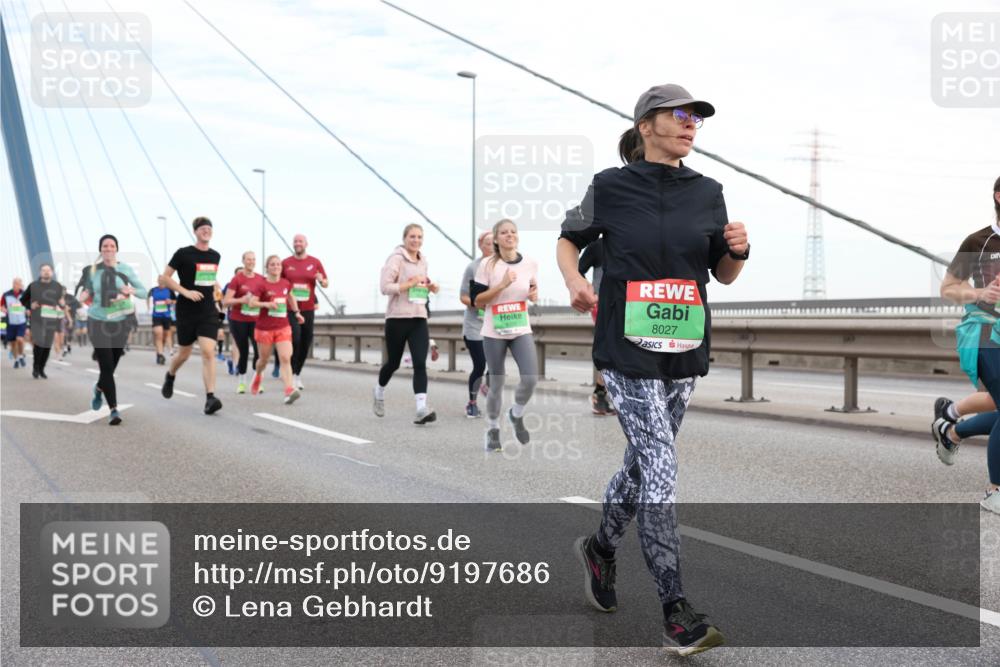 03.10.2025 - Köhlbrandbrückenlauf Lena Gebhardt http://msf.ph/oto/9197686 03.10.2025 15:32:05 Position 1 8027 meine-sportfotos.de