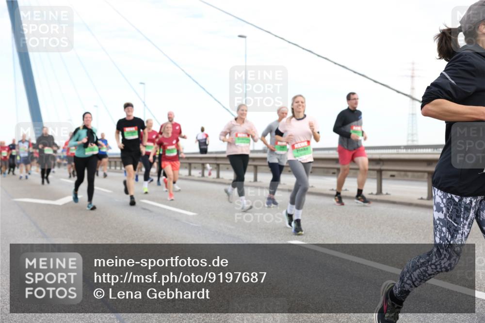 03.10.2025 - Köhlbrandbrückenlauf Lena Gebhardt http://msf.ph/oto/9197687 03.10.2025 15:32:05 Position 1  meine-sportfotos.de