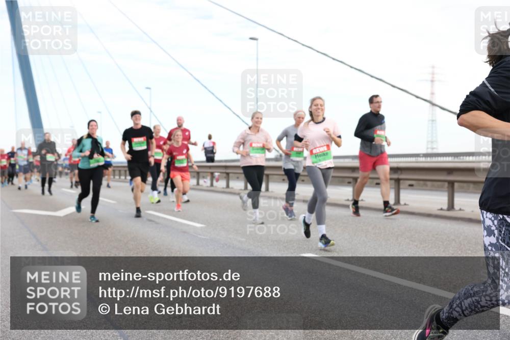 03.10.2025 - Köhlbrandbrückenlauf Lena Gebhardt http://msf.ph/oto/9197688 03.10.2025 15:32:05 Position 1  meine-sportfotos.de