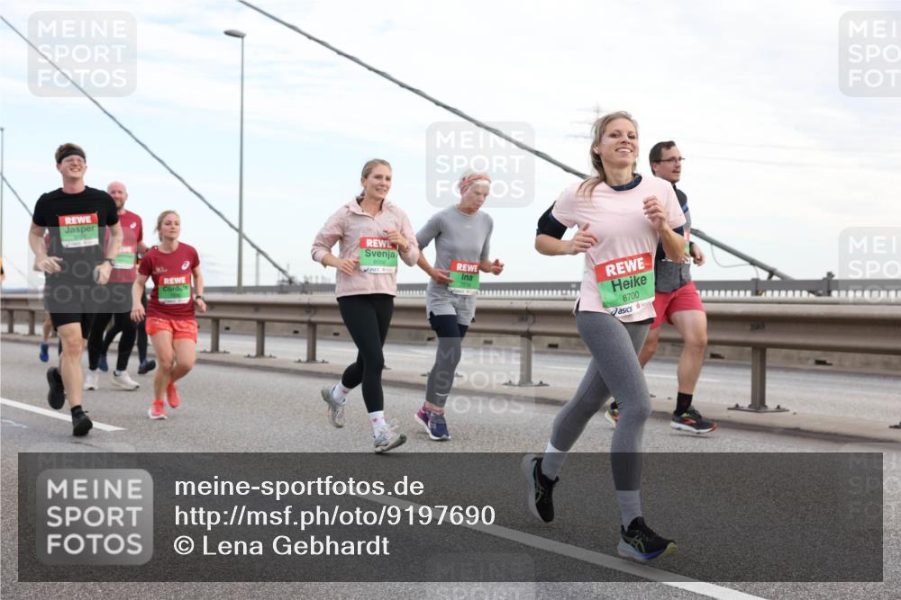 03.10.2025 - Köhlbrandbrückenlauf Lena Gebhardt http://msf.ph/oto/9197690 03.10.2025 15:32:06 Position 1 8056, 8700 meine-sportfotos.de