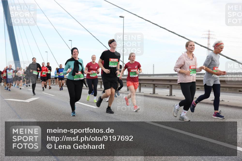 03.10.2025 - Köhlbrandbrückenlauf Lena Gebhardt http://msf.ph/oto/9197692 03.10.2025 15:32:07 Position 1 9136 meine-sportfotos.de