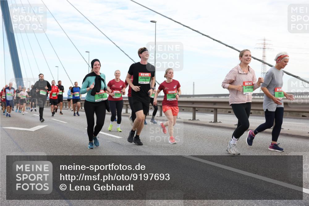 03.10.2025 - Köhlbrandbrückenlauf Lena Gebhardt http://msf.ph/oto/9197693 03.10.2025 15:32:07 Position 1 9136, 8056, 7919 meine-sportfotos.de
