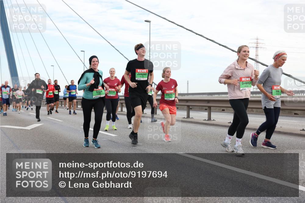 03.10.2025 - Köhlbrandbrückenlauf Lena Gebhardt http://msf.ph/oto/9197694 03.10.2025 15:32:07 Position 1 9136, 8056, 7919 meine-sportfotos.de