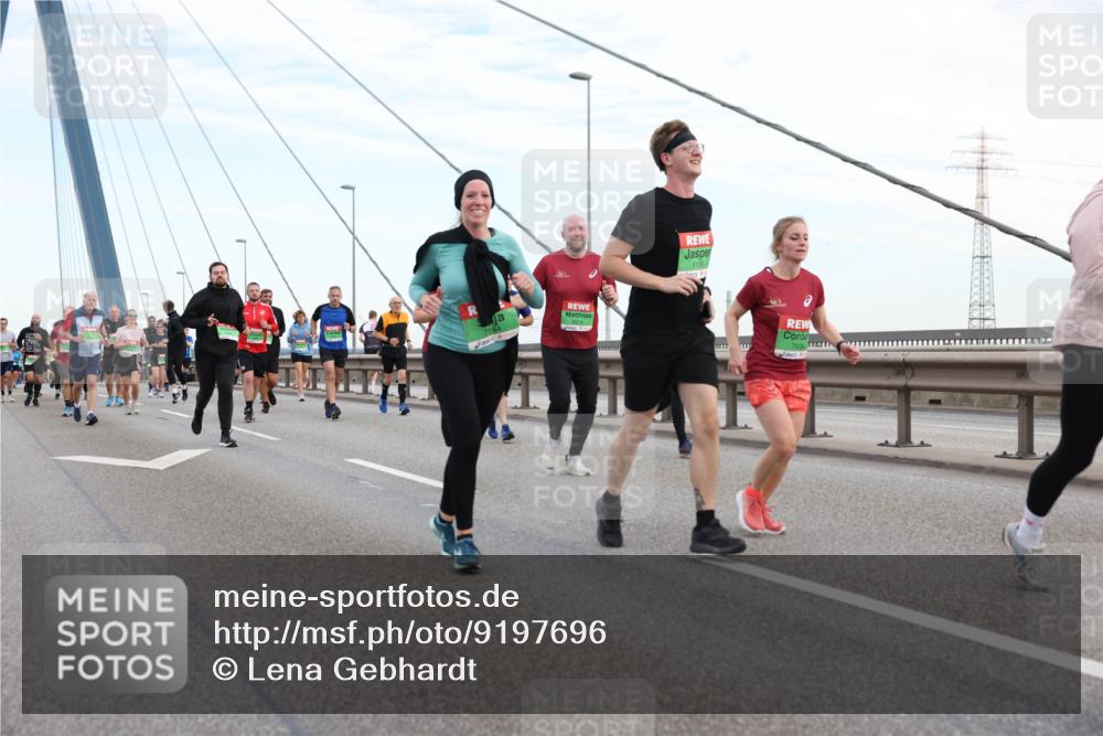 03.10.2025 - Köhlbrandbrückenlauf Lena Gebhardt http://msf.ph/oto/9197696 03.10.2025 15:32:07 Position 1  meine-sportfotos.de