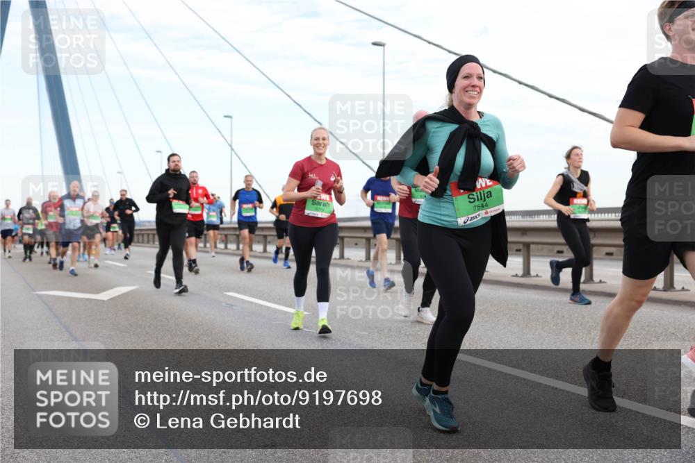 03.10.2025 - Köhlbrandbrückenlauf Lena Gebhardt http://msf.ph/oto/9197698 03.10.2025 15:32:08 Position 1 8215, 7544 meine-sportfotos.de