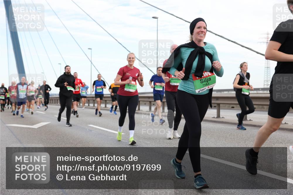 03.10.2025 - Köhlbrandbrückenlauf Lena Gebhardt http://msf.ph/oto/9197699 03.10.2025 15:32:08 Position 1 8214, 7544 meine-sportfotos.de